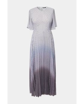 Pleated dress with short sleeves